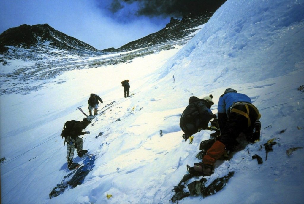 Las autoridades nepalíes están muy preocupados por preservar al Everest.. EPA-PHOTO/EPA/HARISH TYAGI