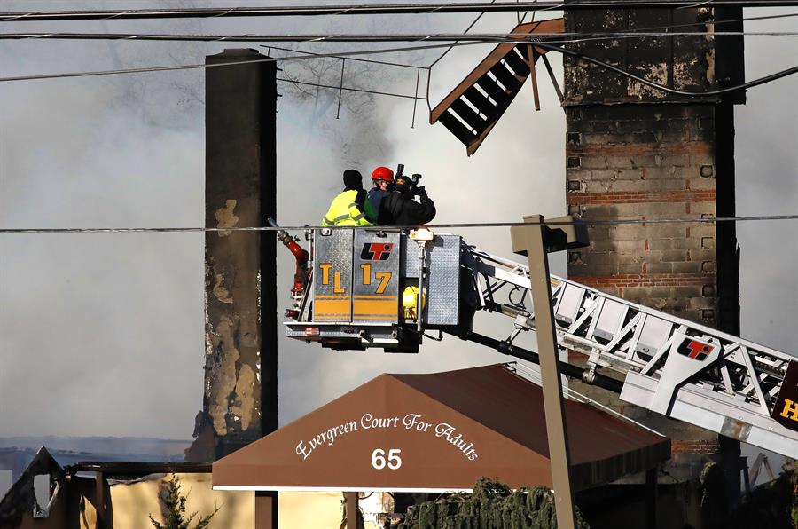Un bombero de 35 años es la segunda víctima mortal del incendio en un geriátrico de Nueva York