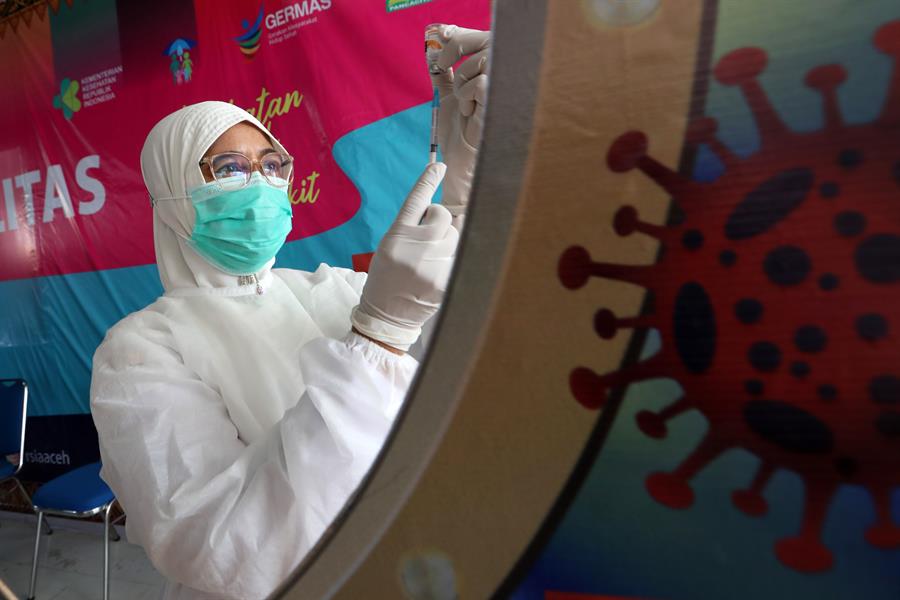 Por cada 3 hombres en las comisiones que combaten la pandemia en el mundo hay una sola mujer