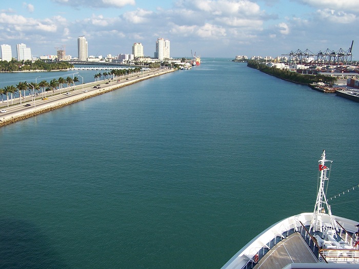 Los cruceros cumplen un año sin zarpar de EEUU pero confían en las vacunas para retomar los viajes