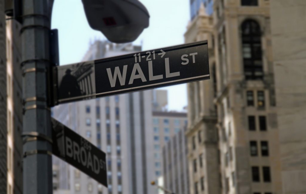 Disminuyó el número de empleados negros en altos cargos financieros en EEUU