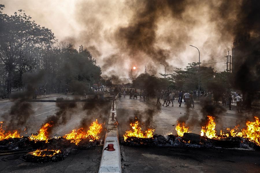 Al menos 38 muertos durante las protestas del domingo en Birmania