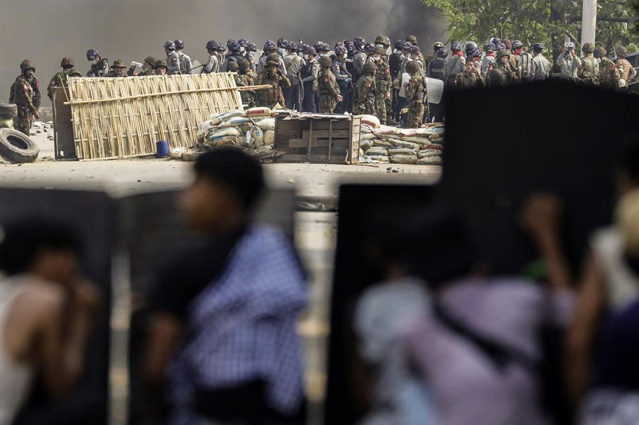 El "Gobierno civil" en Birmania llamó a una revolución para derrotar a los militares golpistas