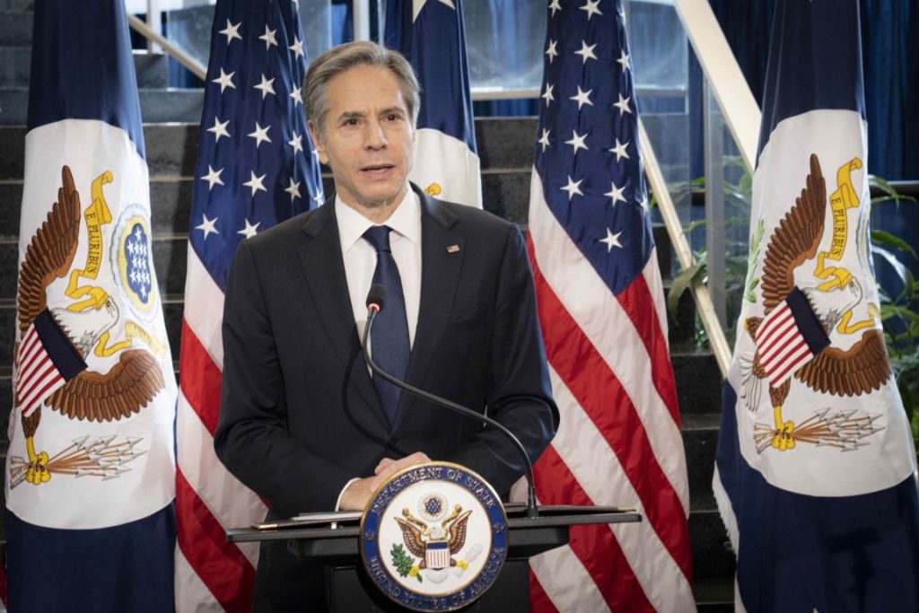 EEUU y China tuvieron un duro intercambio en reunión de alto nivel en Alaska