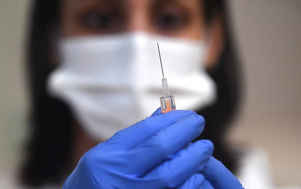 30 vacunados con AstraZeneca en Reino Unido presentaron coágulos