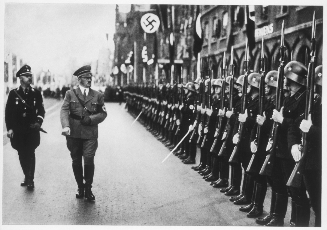 Condenan a policía por difundir el plato favorito de Hitler en su cumpleaños