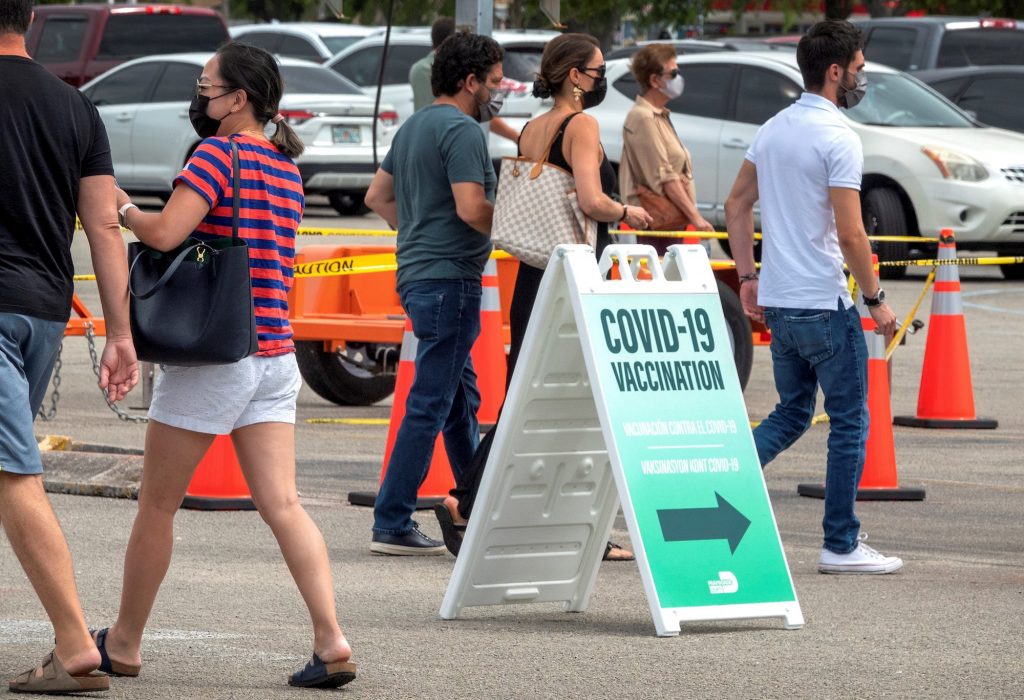 Crece la confianza del consumidor hispano de EEUU tras vacunación y ayudas