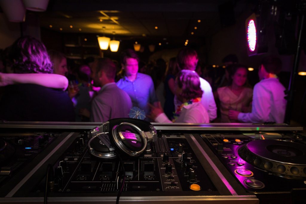 3.000 personas abarrotan una discoteca de Liverpool