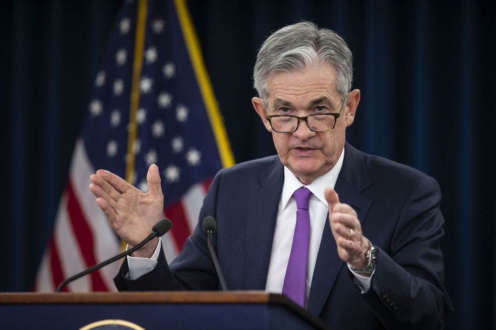 Fed ve cerca "apertura completa" de la economía de EEUU por rápida vacunación