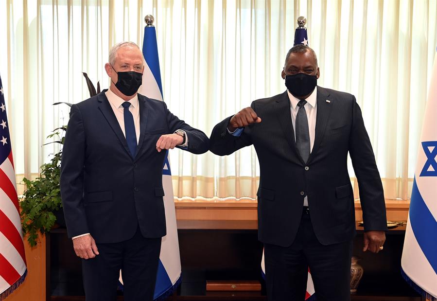 El jefe del Pentágono reafirma su apoyo a Israel en la primera visita oficial