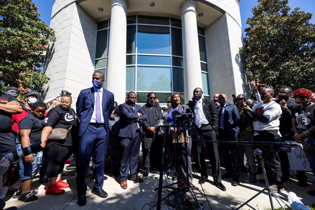 Solo la familia de Andrew Brown ha visto los videos de su muerte a manos de policías