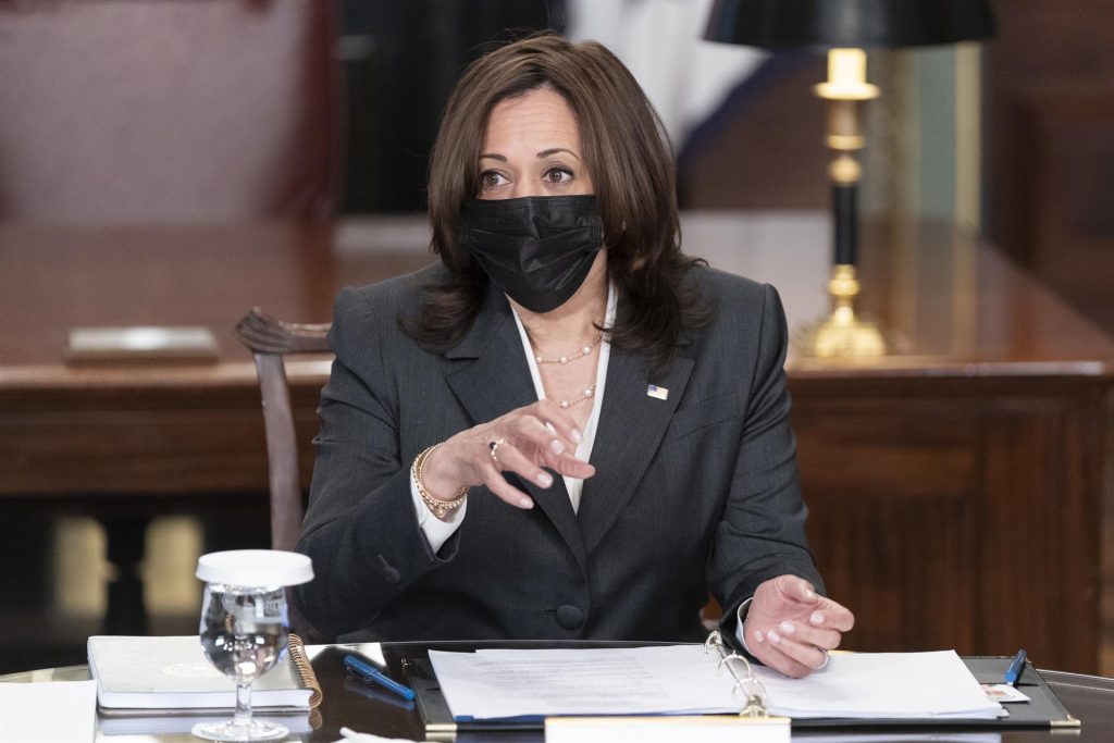 Kamala Harris pide dar "esperanza" a los centroamericanos para que no emigren
