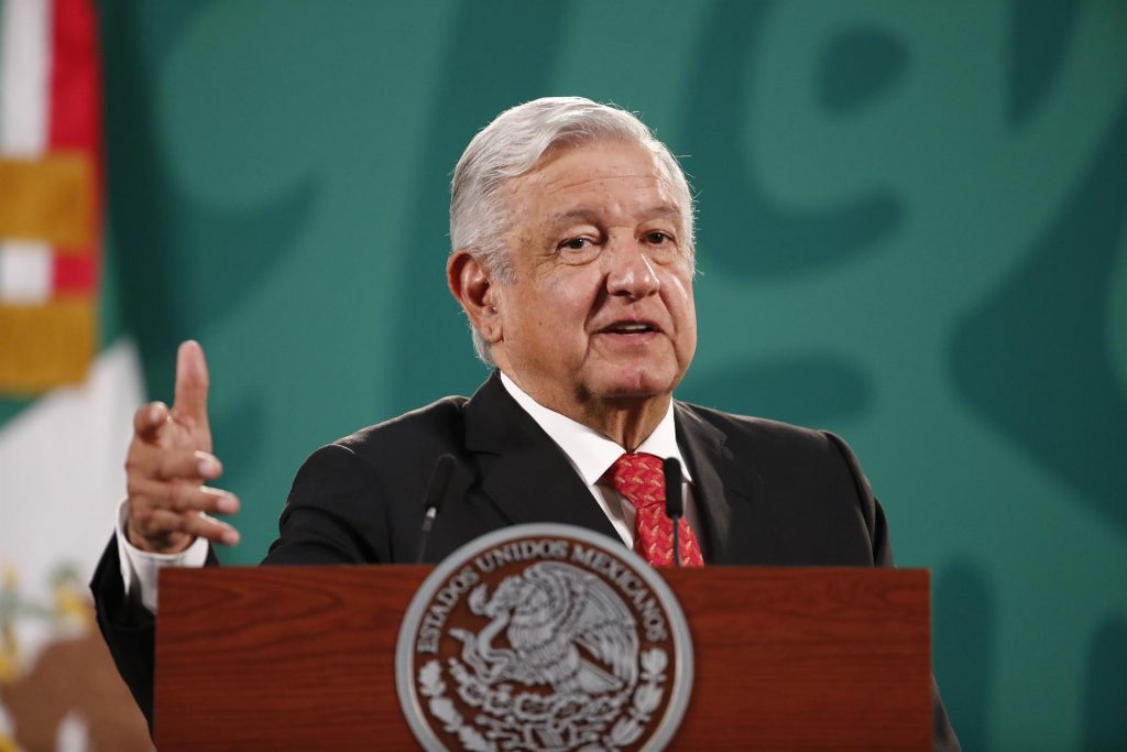 "Golpe a la democracia", dijo López Obrador por decisión del Tribunal Electoral contra sus aliados