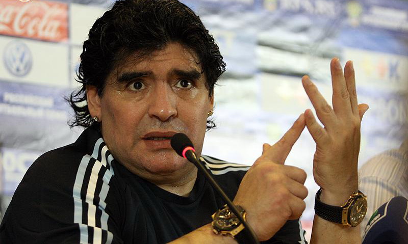 Expareja de Maradona denuncia que no tuvo atención médica antes de morir