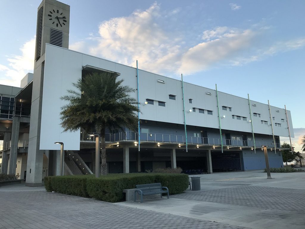 Miami College e IBM se unen para impulsar un centro de inteligencia artificial