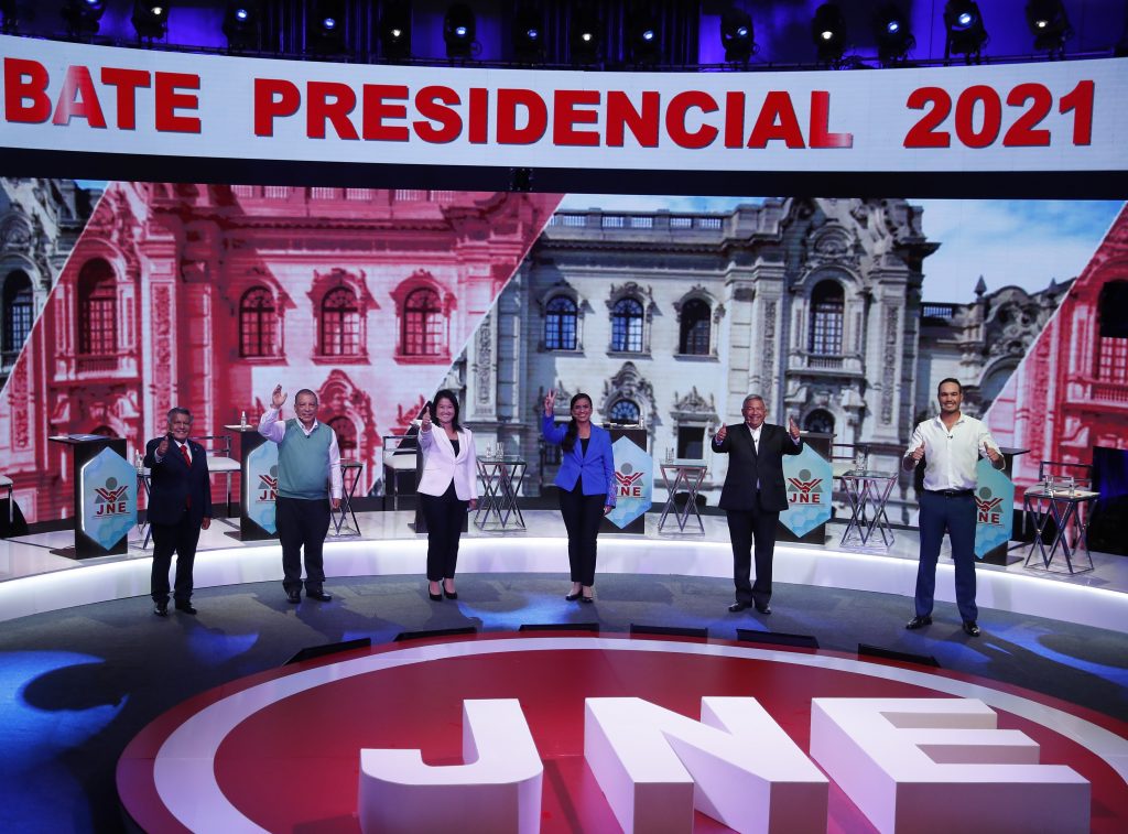 5 candidatos pugnan por pasar a la segunda vuelta de las presidenciales en Perú