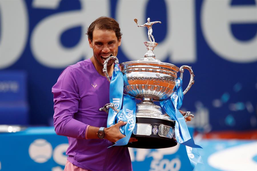 Nadal vuelve a reinar en Barcelona tras una épica final contra Tsitsipas