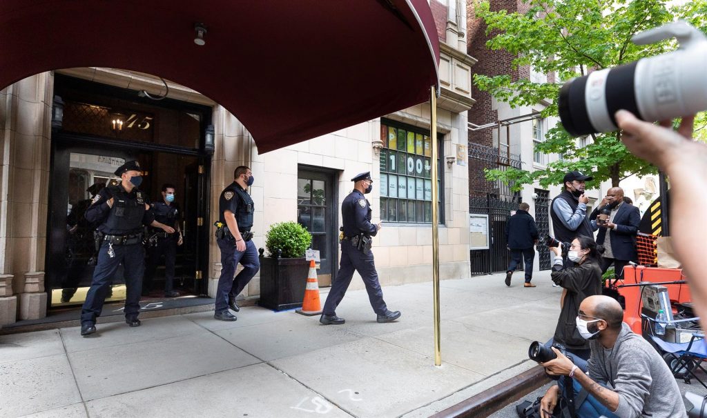 Policía registra el apartamento Giuliani