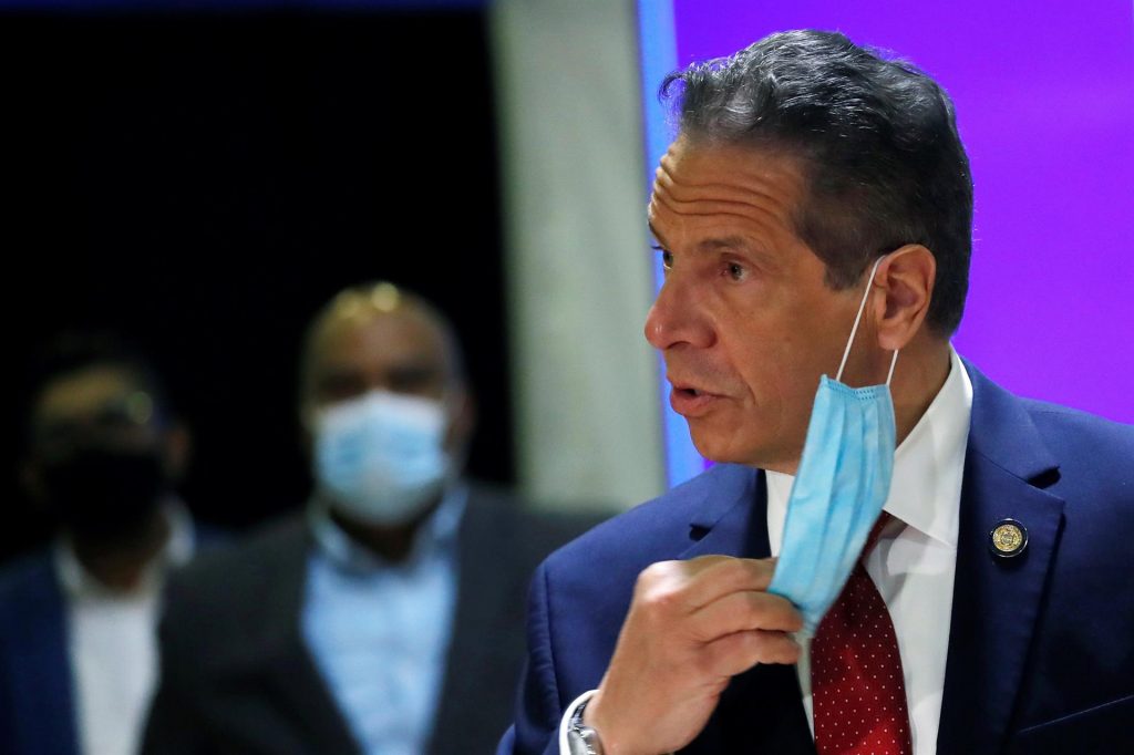 Cuomo levanta toque de queda para bares y restaurantes de Nueva York desde el 17 de mayo