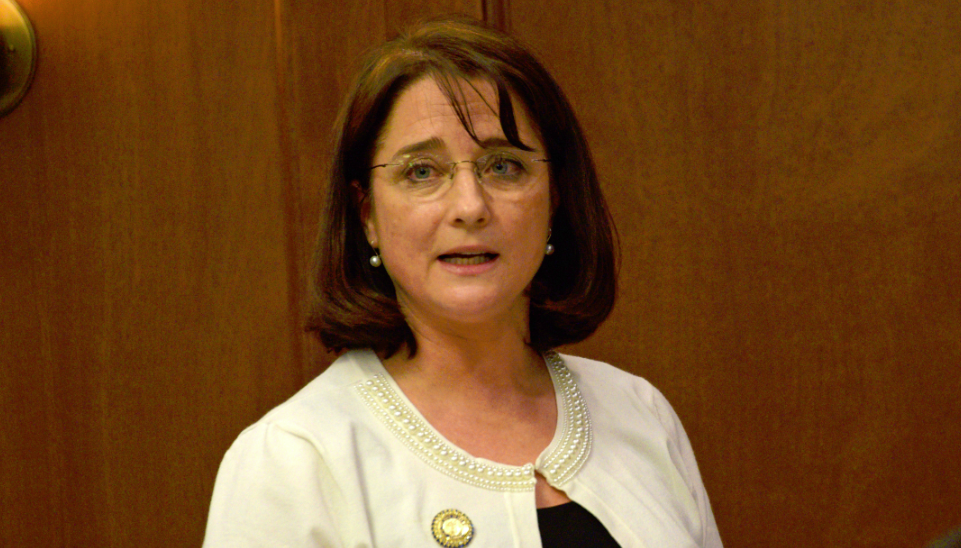 Aerolínea veta a senadora por "negativa continua" a llevar mascarilla
