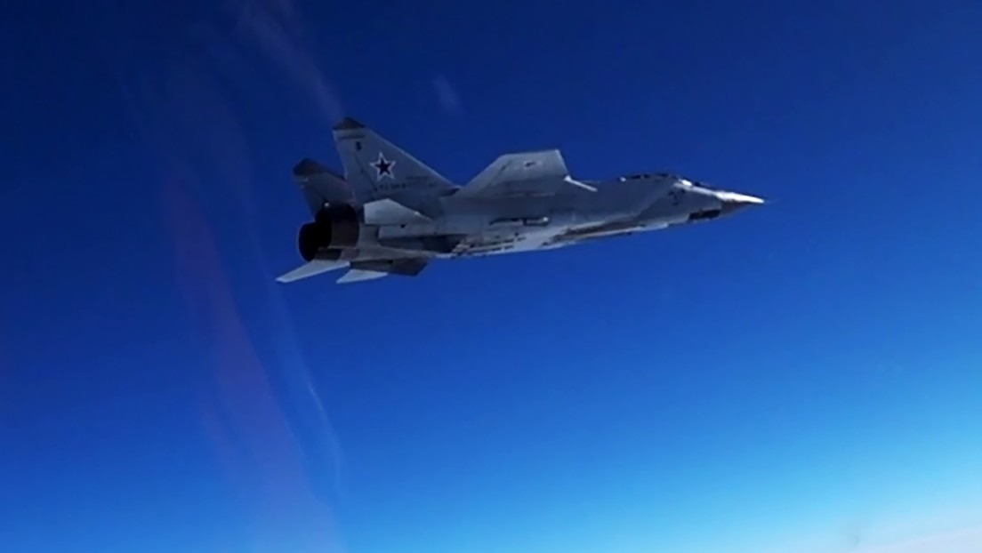 Afirman que un caza ruso interceptó un avión de reconocimiento de EEUU cerca de espacio aéreo de Rusia