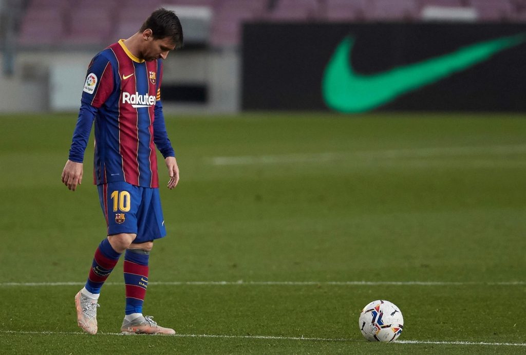 El Barcelona intentará redimirse en el Mestalla para mantener vivas sus aspiraciones