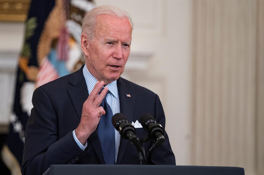 Biden establece un nuevo objetivo de vacunación antes del 4 de julio