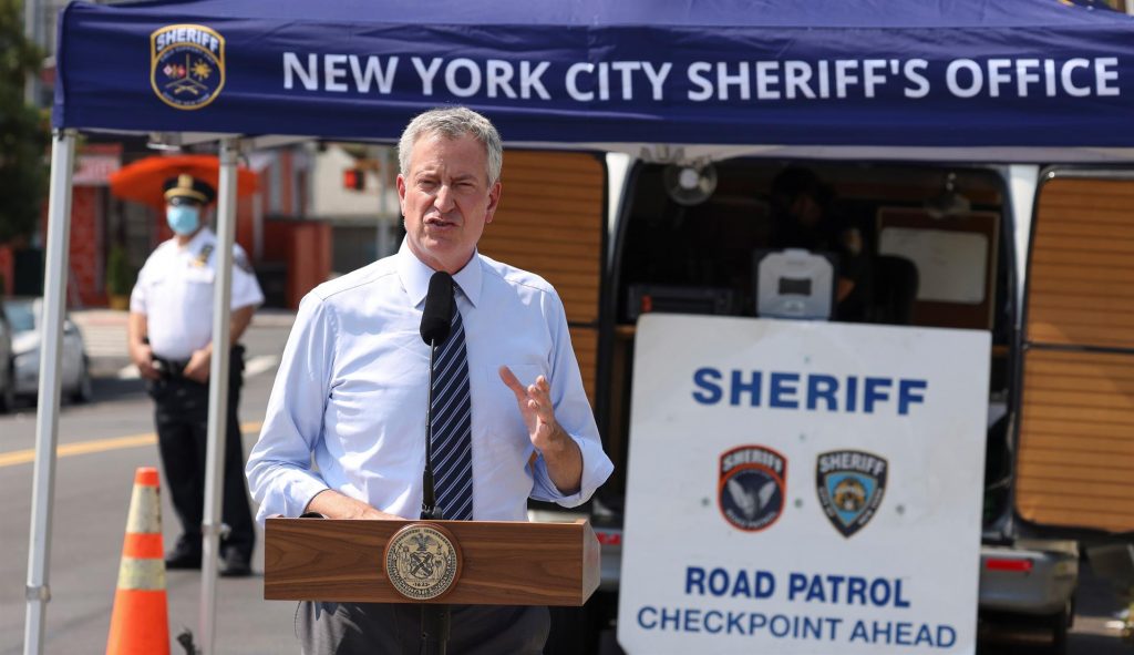 Nueva York se asocia con minorías para frenar los crímenes racistas