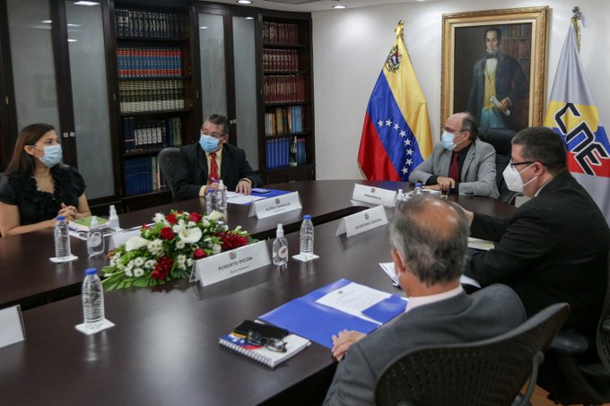 El CNE de Venezuela acuerda convocar elecciones conjuntas