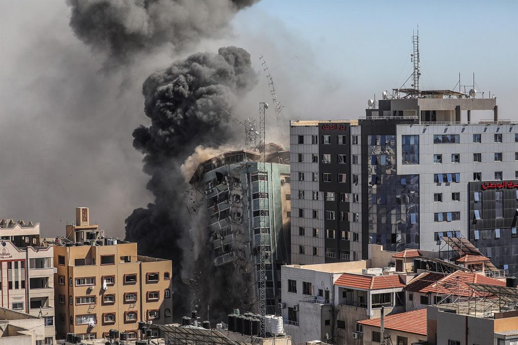 "El mundo sabrá menos de lo que pasa en Gaza", dice AP tras ataque a su sede