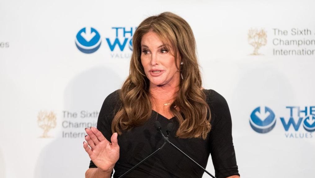 Caitlyn Jenner está a favor de la inmigración legal pero los malos tienen que irse