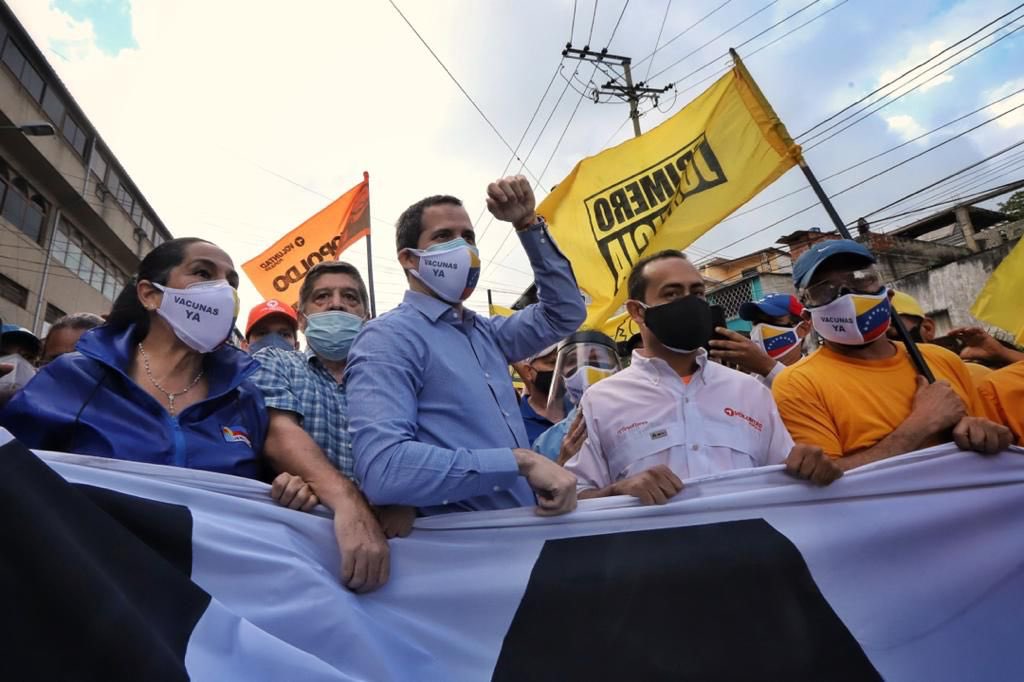 Guaidó pidió a los venezolanos no participar en mercado negro de vacunas