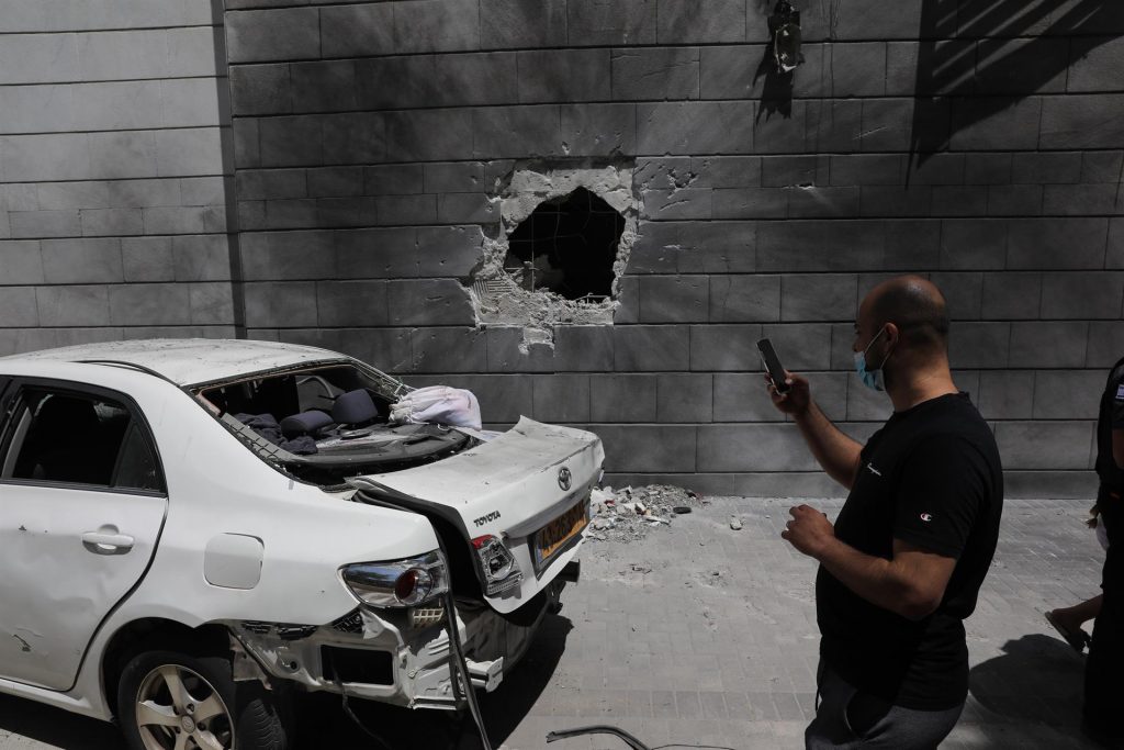 Misiles israelíes han dañado o destruido decenas de viviendas y escuelas en Gaza, alertó la ONU