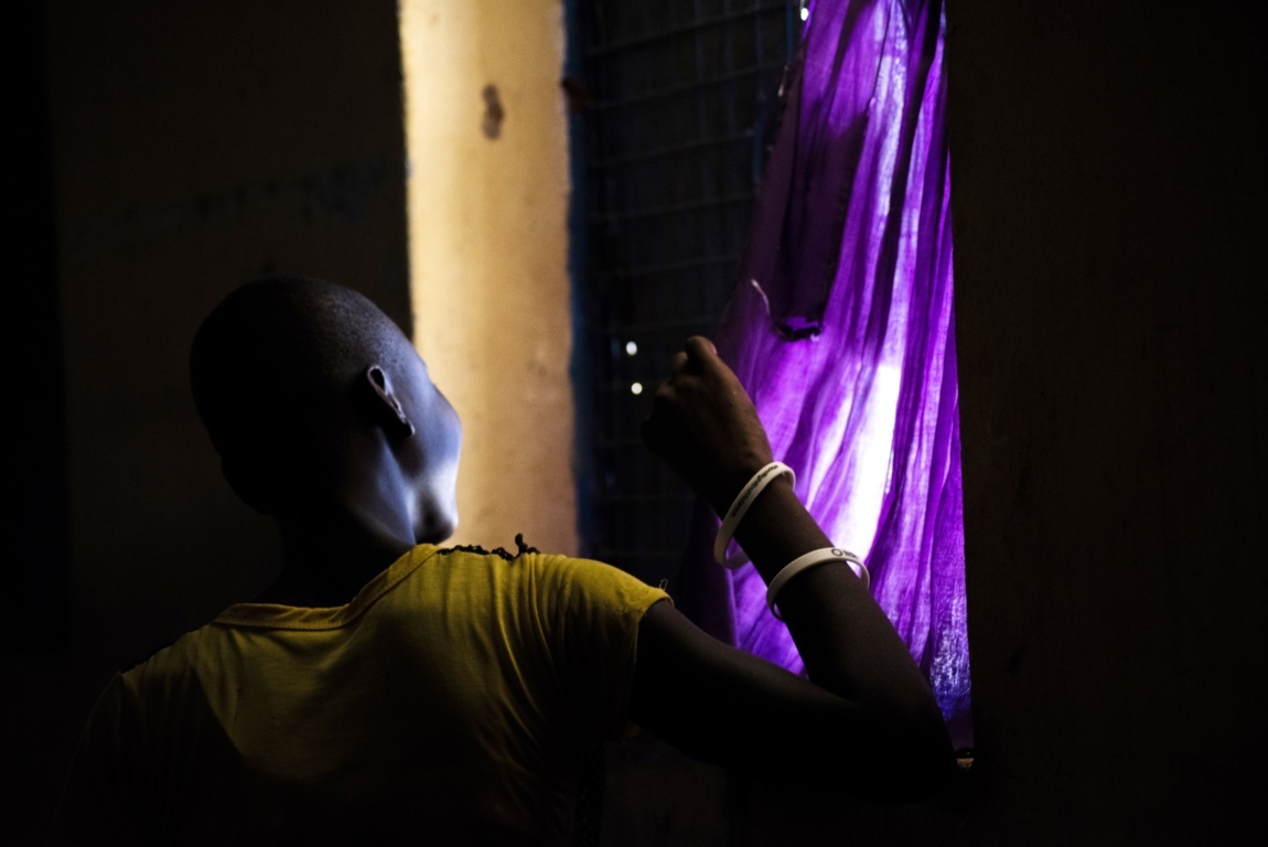 Ley que criminaliza a pacientes de VIH en Uganda causa "profunda perturbación" a la ONU