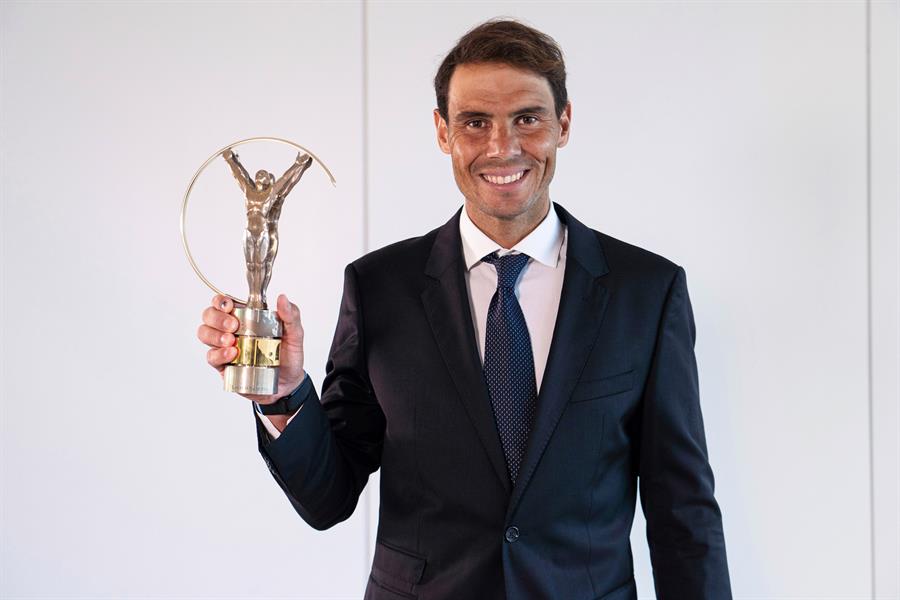 Nadal recibió su cuarto premio Laureus para igualar a su "gran amigo Roger Federer"