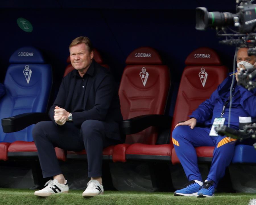 Ronald Koeman podría seguir en el FC Barcelona, según su agente
