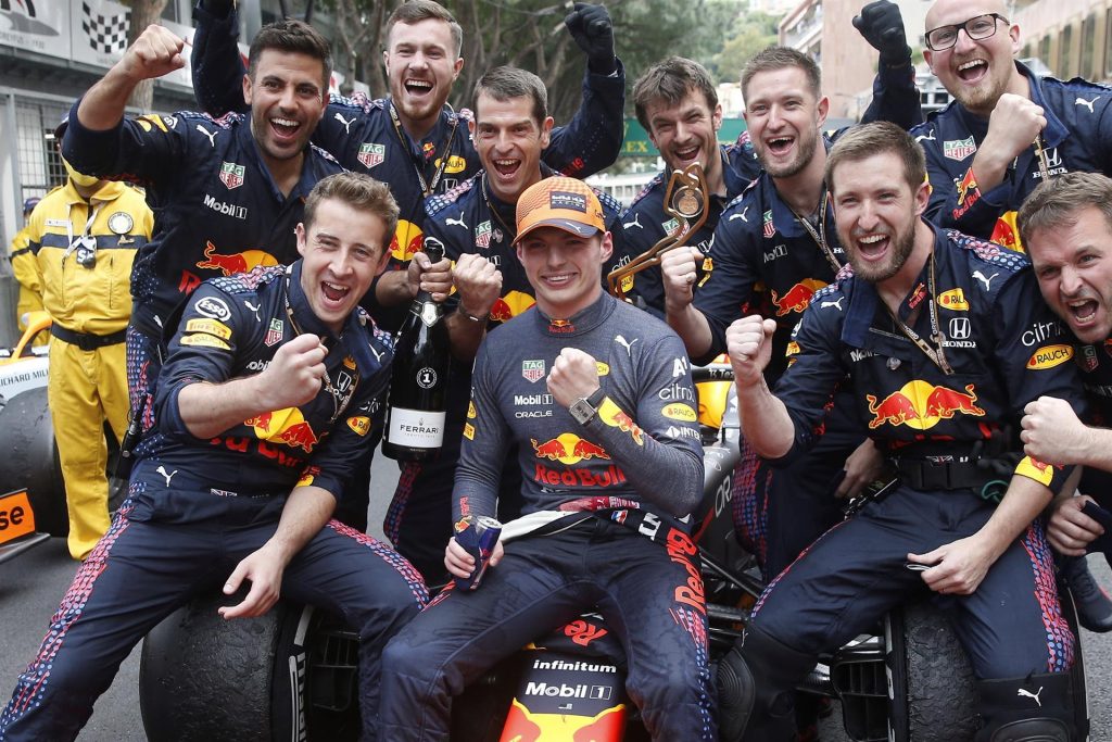 Verstappen toma el liderato y Sainz acaba segundo en Mónaco