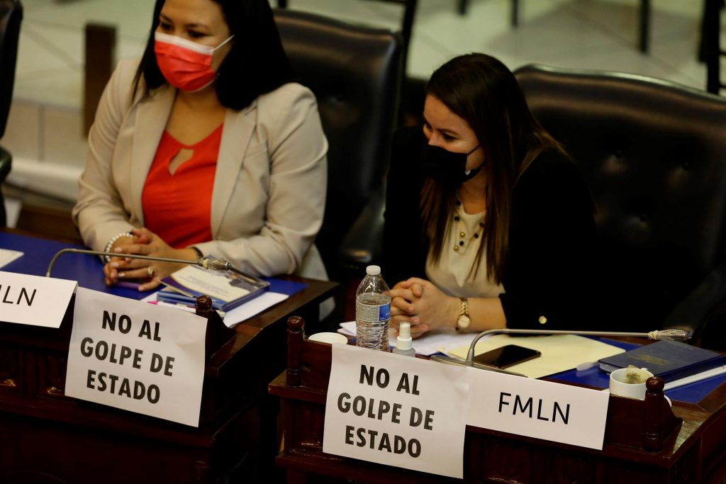 Destitución de funcionarios por la Asamblea Legislativa de El Salvador recibe rechazo internacional