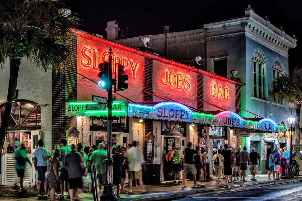 Bar Sloppy Joe's de Cayo Hueso elegirá nuevamente al hombre más parecido a Hemingway