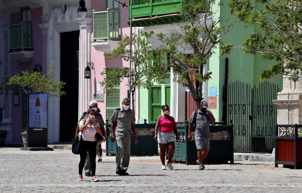 Cuba cerró abril con cifras récord de casos y muertes por COVID-19