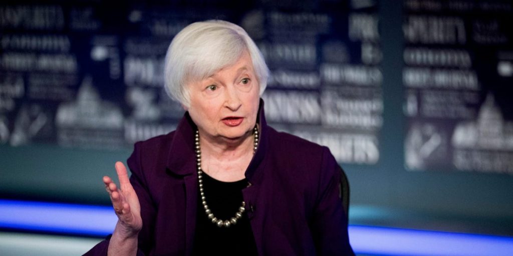 El plan de infraestructura de mejorará la competitividad global de las empresas, dijo Yellen