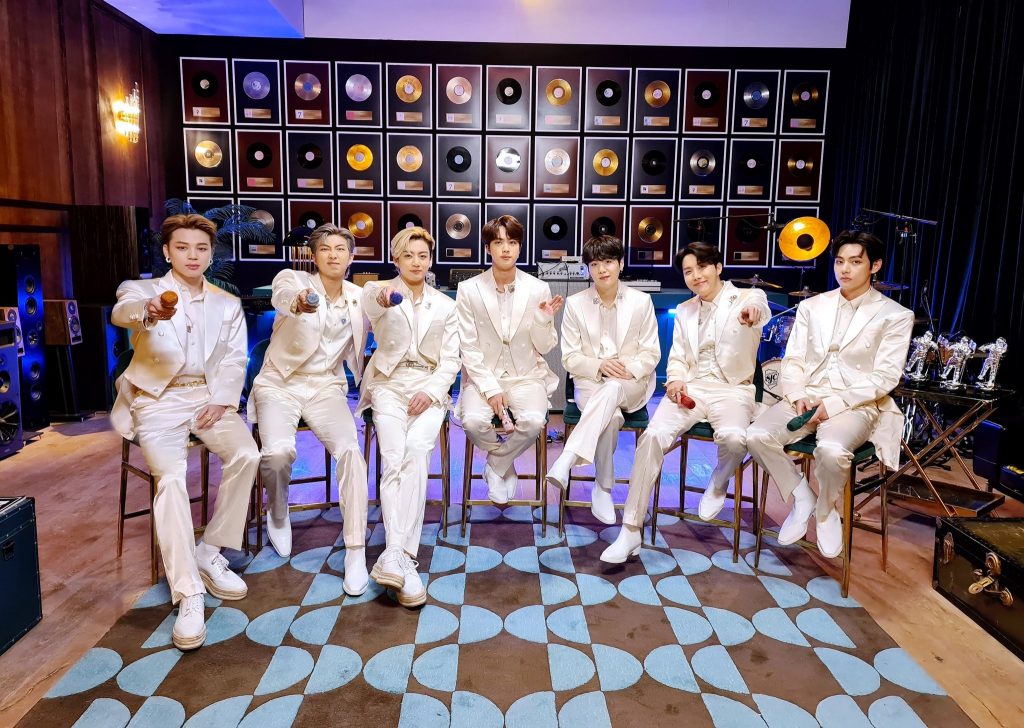 La banda de K-Pop BTS inaugura nueva sede con un museo interactivo dedicado a sus integrantes
