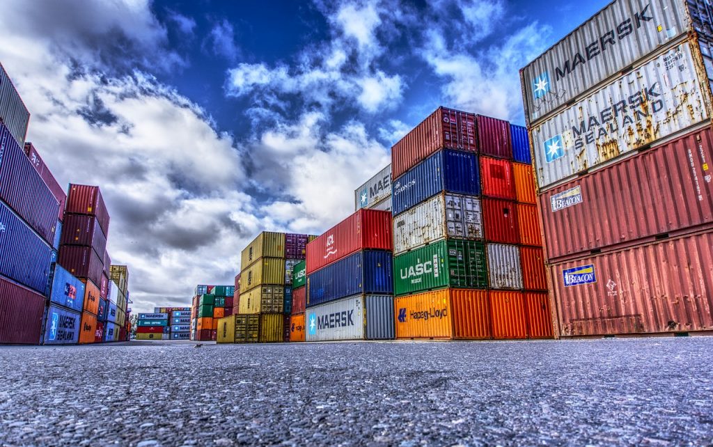 El déficit comercial de EEUU alcanzó récord mensual al aumentar 5,6 % en marzo