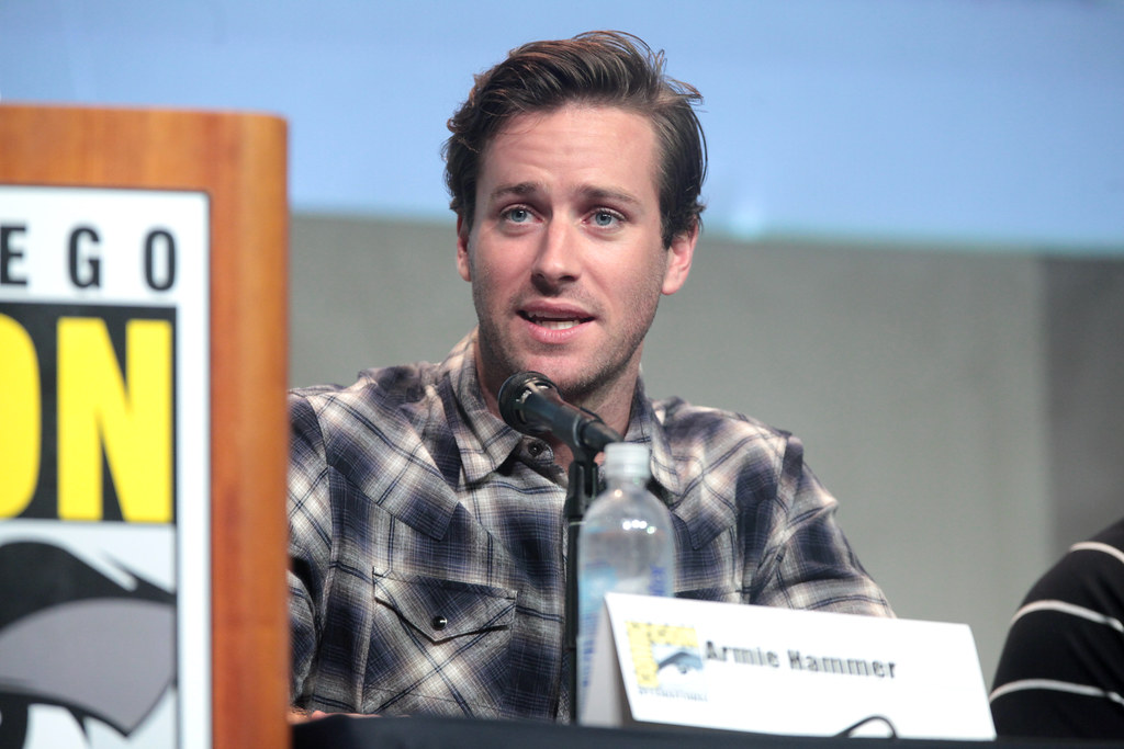 Armie Hammer ingresó a una clínica de rehabilitación para superar su problemas de drogas, alcohol y sexo