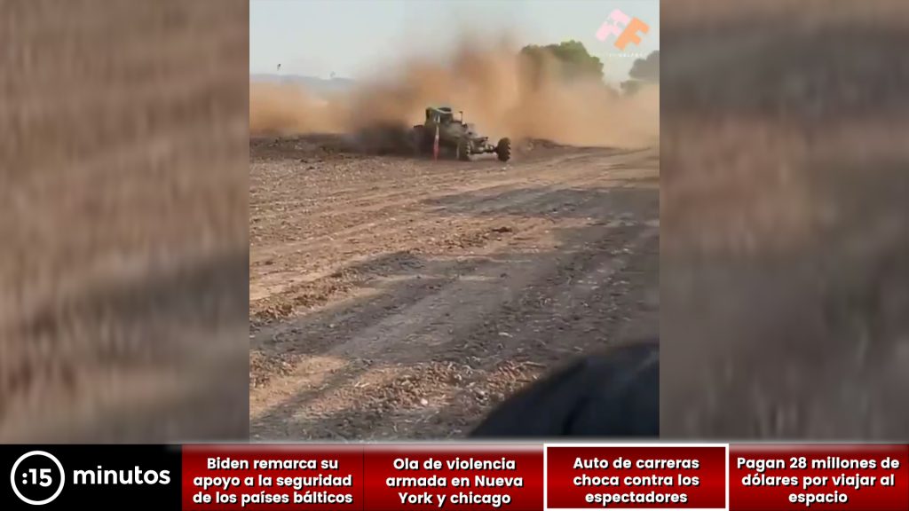 Auto de carrera se desvía y choca contra los espectadores