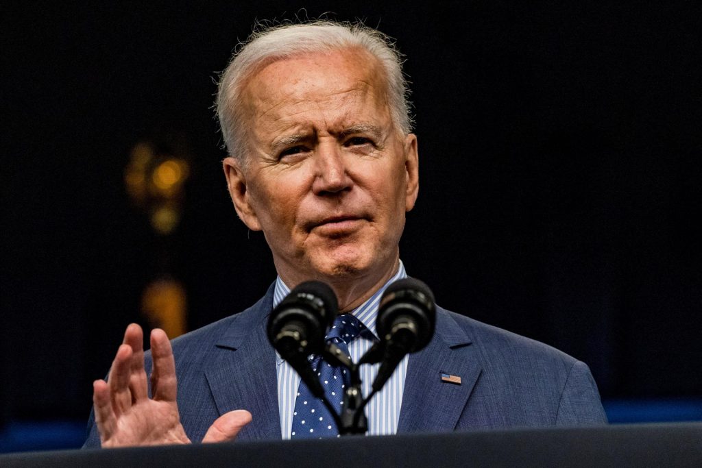 Biden propone al cubano Carlos del Toro como secretario de la Armada