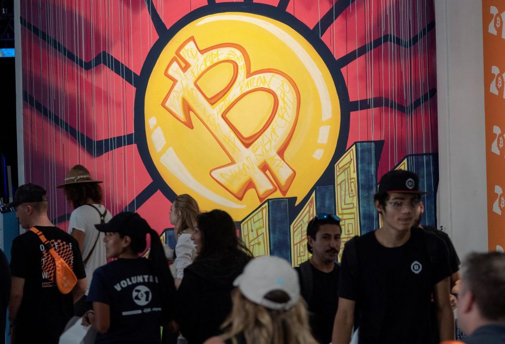 A casa llena empezó la Conferencia Bitcoin 2021 en Miami
