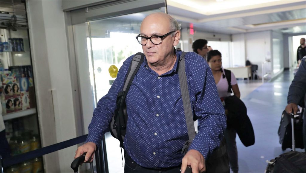 Chamorro sale de Nicaragua "para resguardar nuestra libertad" tras el allanamiento de su casa
