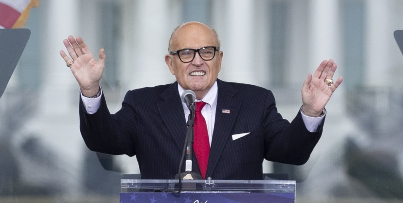 Giuliani se queda sin licencia de abogado por "declaraciones falsas y engañosas"