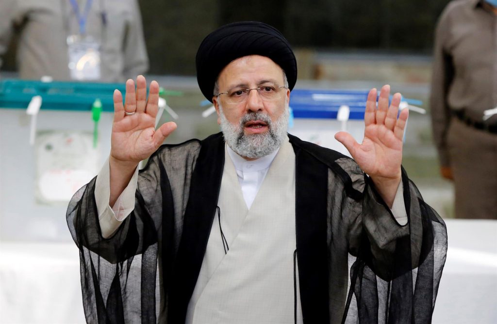 El ultraconservador Raisí es elegido presidente de Irán